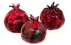 Assorted Pomegranates, Copyright 2005, Jonathan Tepperman -- Click to Expand...